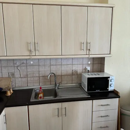 Apartment Up & High *
